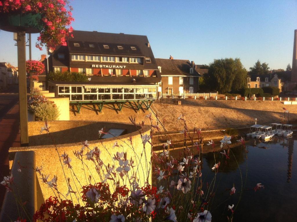 Les Ondines Hotel Les Hauts-d'Anjou Exterior foto